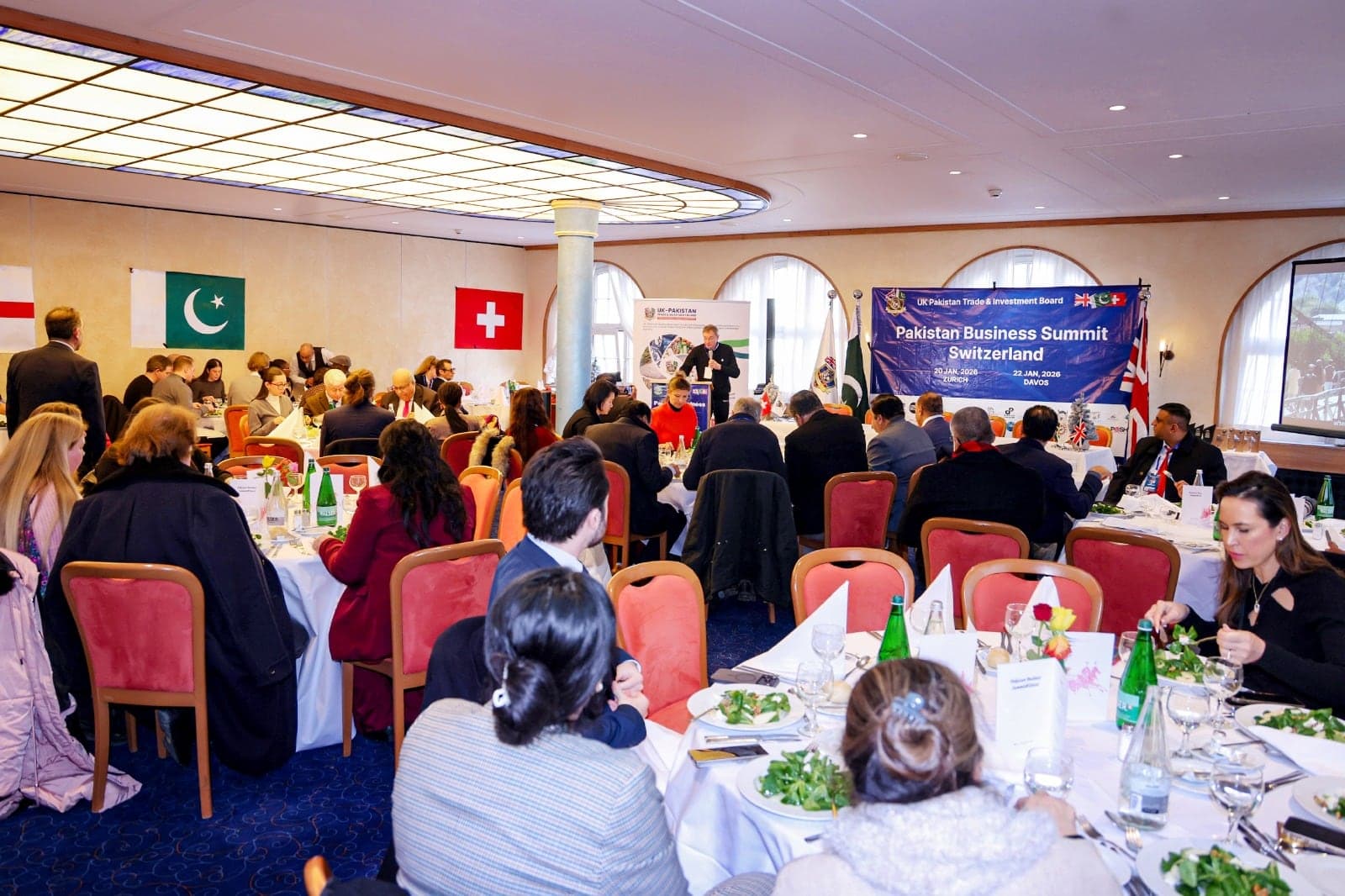 A hall full of delegates from many countries at a business forum